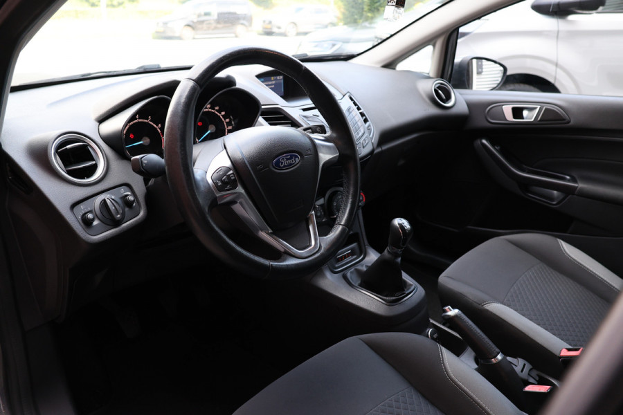 Ford Fiesta 1.25 Titanium | Airco | Stoelverwarming | Parkeersensoren | Multifunctioneel stuurwiel | Multimedia | Mistlampen | Elektrisch inklapbare spiegels | Elektrische ramen | Nieuwe APK | Nette staat
