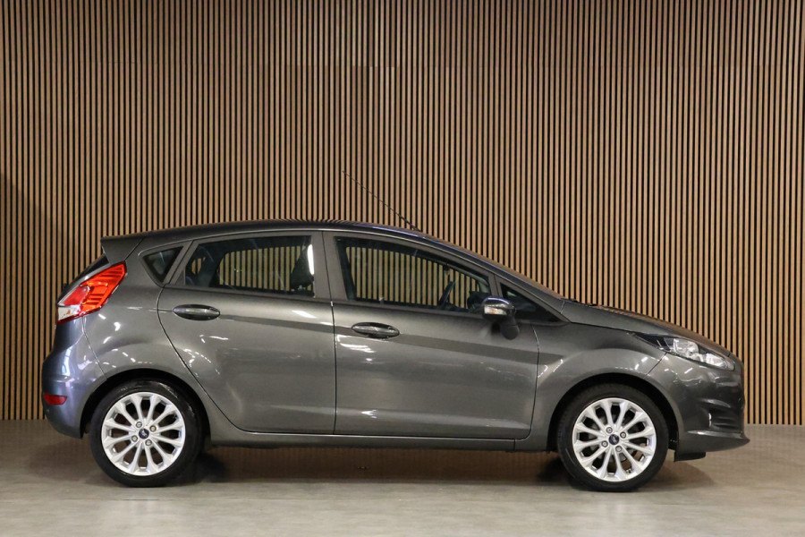 Ford Fiesta 1.25 Titanium | Airco | Stoelverwarming | Parkeersensoren | Multifunctioneel stuurwiel | Multimedia | Mistlampen | Elektrisch inklapbare spiegels | Elektrische ramen | Nieuwe APK | Nette staat