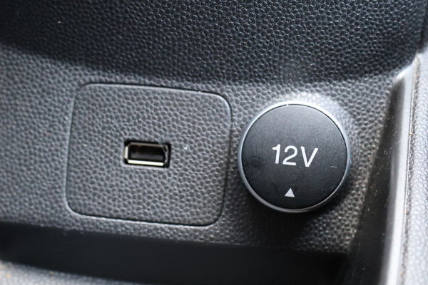 Ford Fiesta 1.25 Titanium | Airco | Stoelverwarming | Parkeersensoren | Multifunctioneel stuurwiel | Multimedia | Mistlampen | Elektrisch inklapbare spiegels | Elektrische ramen | Nieuwe APK | Nette staat