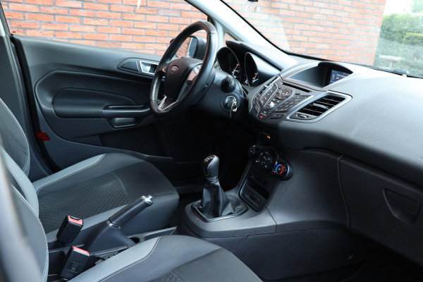 Ford Fiesta 1.25 Titanium | Airco | Stoelverwarming | Parkeersensoren | Multifunctioneel stuurwiel | Multimedia | Mistlampen | Elektrisch inklapbare spiegels | Elektrische ramen | Nieuwe APK | Nette staat