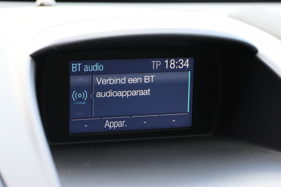 Ford Fiesta 1.25 Titanium | Airco | Stoelverwarming | Parkeersensoren | Multifunctioneel stuurwiel | Multimedia | Mistlampen | Elektrisch inklapbare spiegels | Elektrische ramen | Nieuwe APK | Nette staat