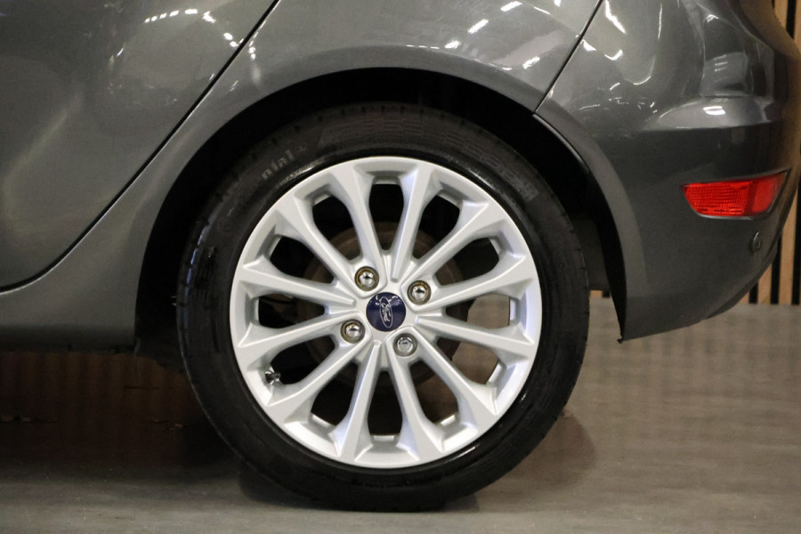 Ford Fiesta 1.25 Titanium | Airco | Stoelverwarming | Parkeersensoren | Multifunctioneel stuurwiel | Multimedia | Mistlampen | Elektrisch inklapbare spiegels | Elektrische ramen | Nieuwe APK | Nette staat