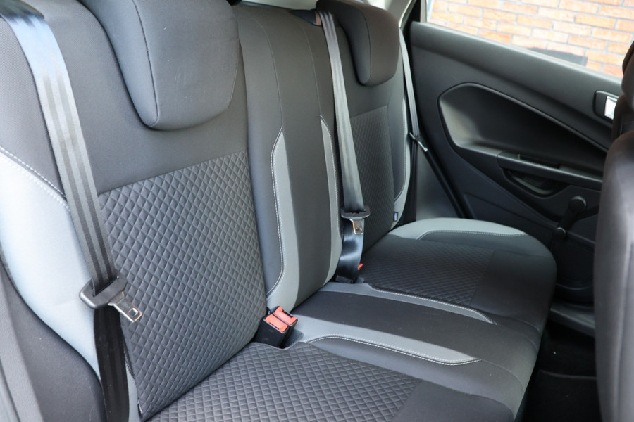 Ford Fiesta 1.25 Titanium | Airco | Stoelverwarming | Parkeersensoren | Multifunctioneel stuurwiel | Multimedia | Mistlampen | Elektrisch inklapbare spiegels | Elektrische ramen | Nieuwe APK | Nette staat