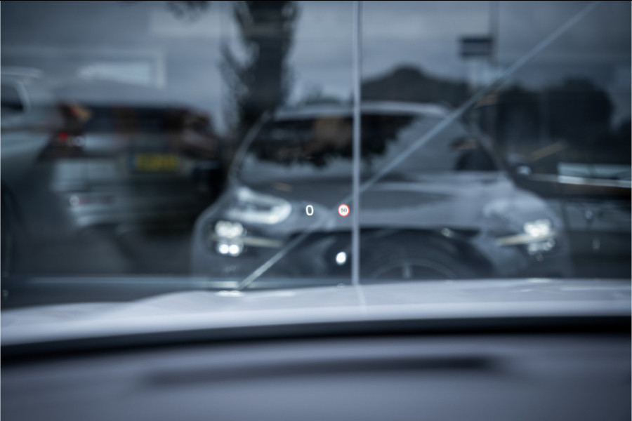 Volvo XC60 2.0 T6 Recharge AWD R-Design ** Luchtvering ** Panodak ** 360 HUD ** Trekhaak