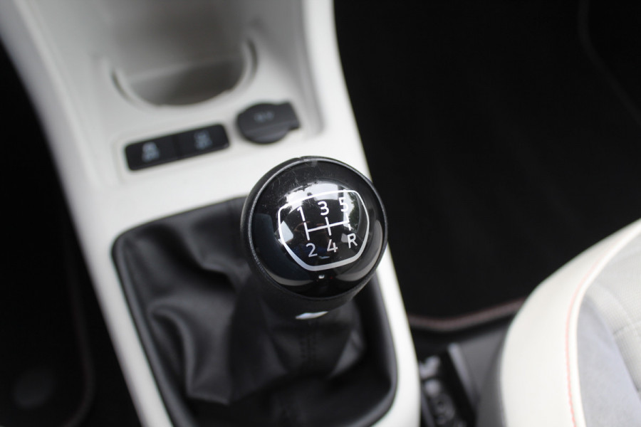 Volkswagen up! 1.0 BMT up! beats / Bluetooth / 15'' LMV / LED Dagrijverlichting / Stuurbekrachtiging / Elektr. ramen / Airco / Radio
