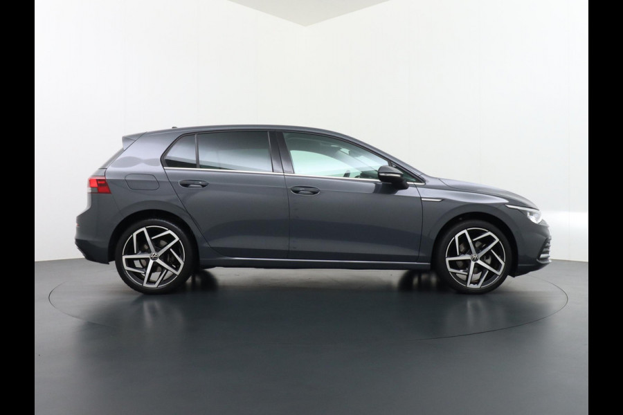 Volkswagen Golf 1.5 eTSI Style CAMERA | STOEL + STUURVERWARMING | AMBILIGHT | CAMERA | ADD CRUISE |