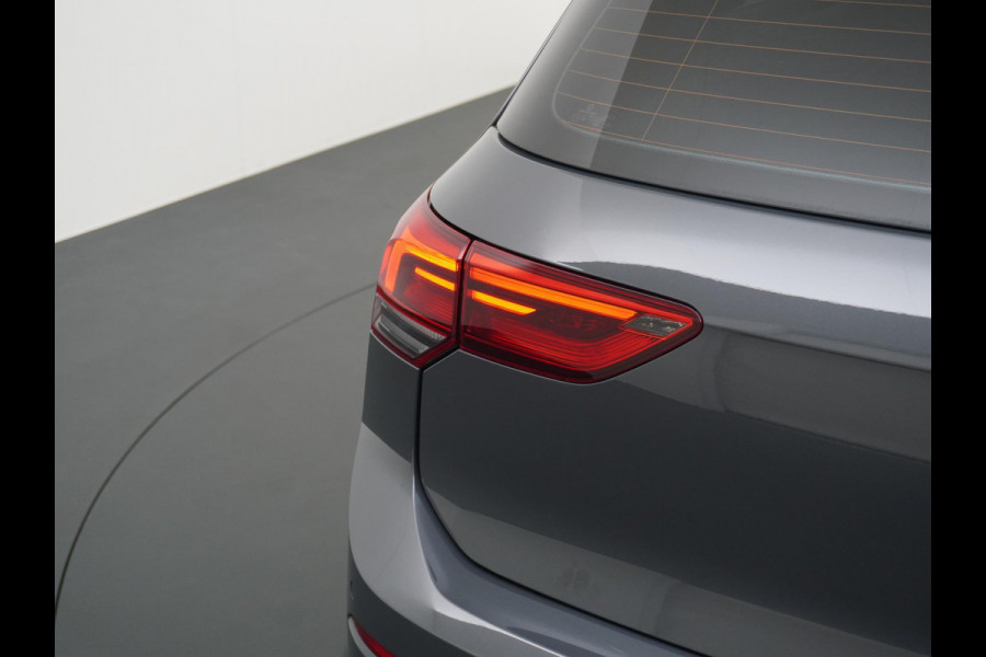 Volkswagen Golf 1.5 eTSI Style CAMERA | STOEL + STUURVERWARMING | AMBILIGHT | CAMERA | ADD CRUISE |
