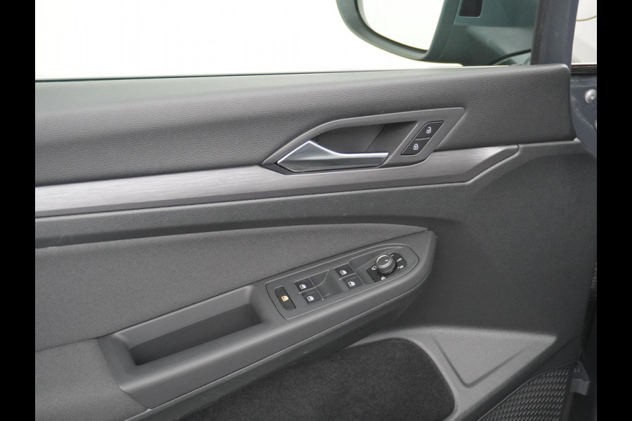 Volkswagen Golf 1.5 eTSI Style CAMERA | STOEL + STUURVERWARMING | AMBILIGHT | CAMERA | ADD CRUISE |