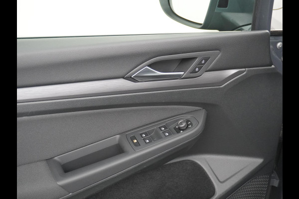 Volkswagen Golf 1.5 eTSI Style CAMERA | STOEL + STUURVERWARMING | AMBILIGHT | CAMERA | ADD CRUISE |