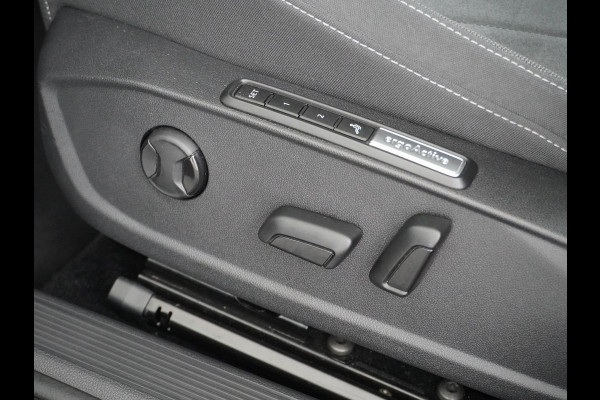 Volkswagen Golf 1.5 eTSI Style CAMERA | STOEL + STUURVERWARMING | AMBILIGHT | CAMERA | ADD CRUISE |