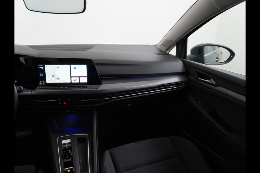Volkswagen Golf 1.5 eTSI Style CAMERA | STOEL + STUURVERWARMING | AMBILIGHT | CAMERA | ADD CRUISE |