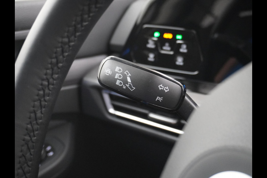 Volkswagen Golf 1.5 eTSI Style CAMERA | STOEL + STUURVERWARMING | AMBILIGHT | CAMERA | ADD CRUISE |