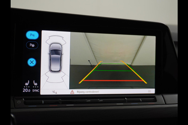 Volkswagen Golf 1.5 eTSI Style CAMERA | STOEL + STUURVERWARMING | AMBILIGHT | CAMERA | ADD CRUISE |