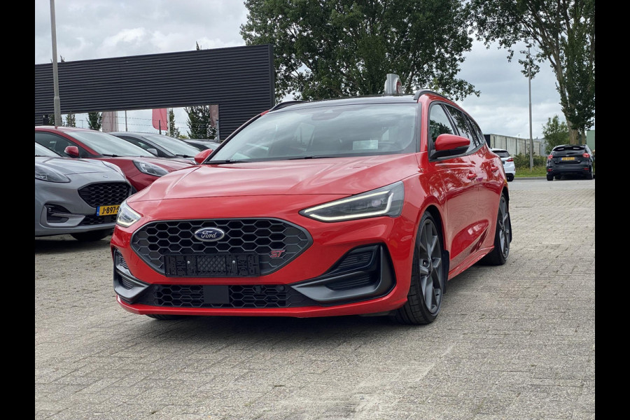 Ford FOCUS Wagon 2.3 EcoBoost ST-X Automaat 280pk! | Panoramadak | Afneembare trekhaak | Winter Pack | Standkachel | AGR-stoelen | Bang&Olufsen | Elektrische achterklep | Head up Display | Matrix LED