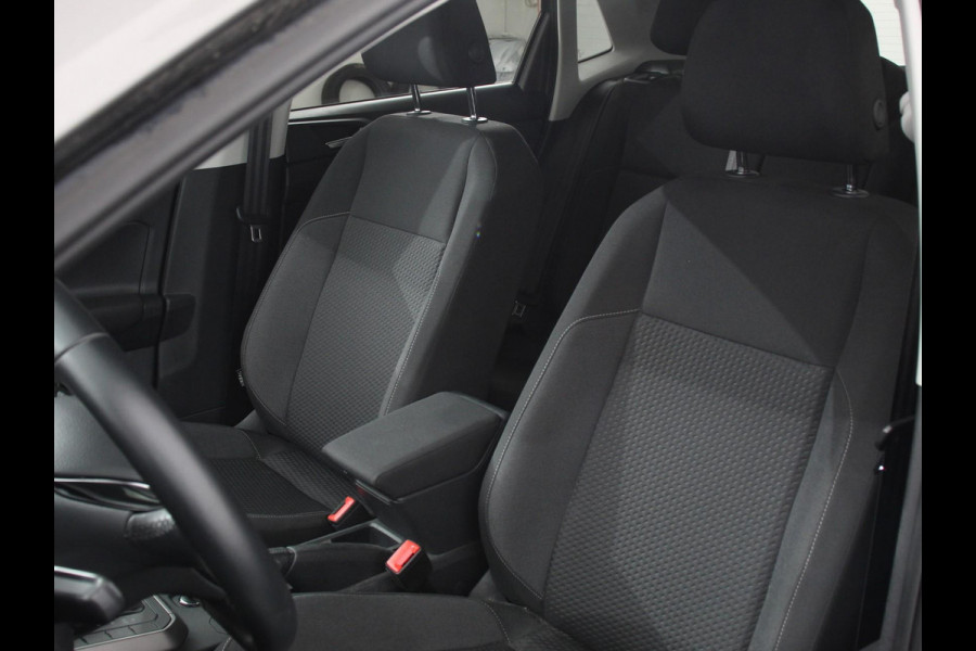 Volkswagen Polo 1.0 TSI DSG Comfortline Plus Volkswagen Polo 1.0 TSI Comfortline | Navigatie | Apple Carplay/Android Auto | Climate Control | Adaptive Cruise Control | Extra Getint Glas | Voorstoelen Verwarmd |