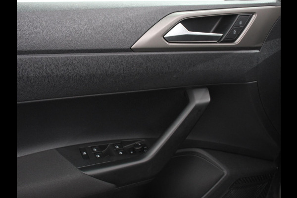 Volkswagen Polo 1.0 TSI DSG Comfortline Plus Volkswagen Polo 1.0 TSI Comfortline | Navigatie | Apple Carplay/Android Auto | Climate Control | Adaptive Cruise Control | Extra Getint Glas | Voorstoelen Verwarmd |