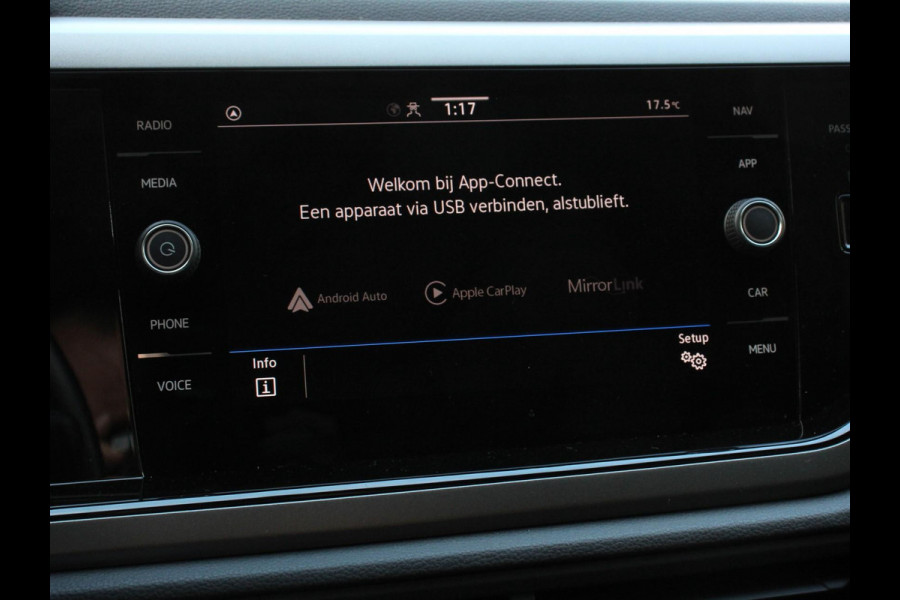 Volkswagen Polo 1.0 TSI DSG Comfortline Plus Volkswagen Polo 1.0 TSI Comfortline | Navigatie | Apple Carplay/Android Auto | Climate Control | Adaptive Cruise Control | Extra Getint Glas | Voorstoelen Verwarmd |