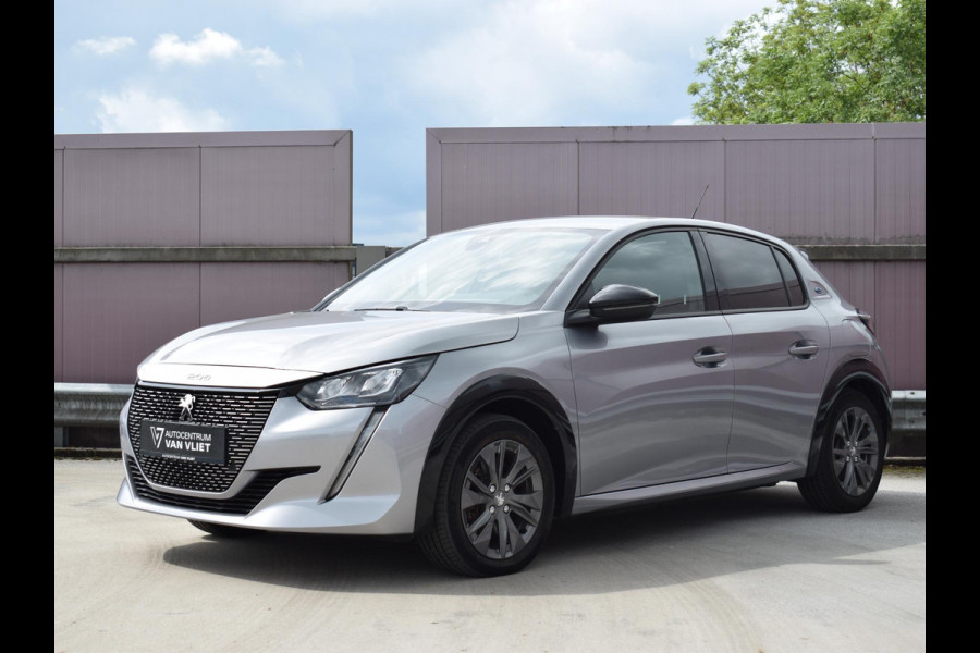 Peugeot e-208 EV Allure 50 kWh 3 FASE | CARPLAY | PARKEERSENSOREN | E.C.C. |