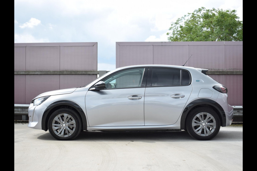 Peugeot e-208 EV Allure 50 kWh 3 FASE | CARPLAY | PARKEERSENSOREN | E.C.C. |