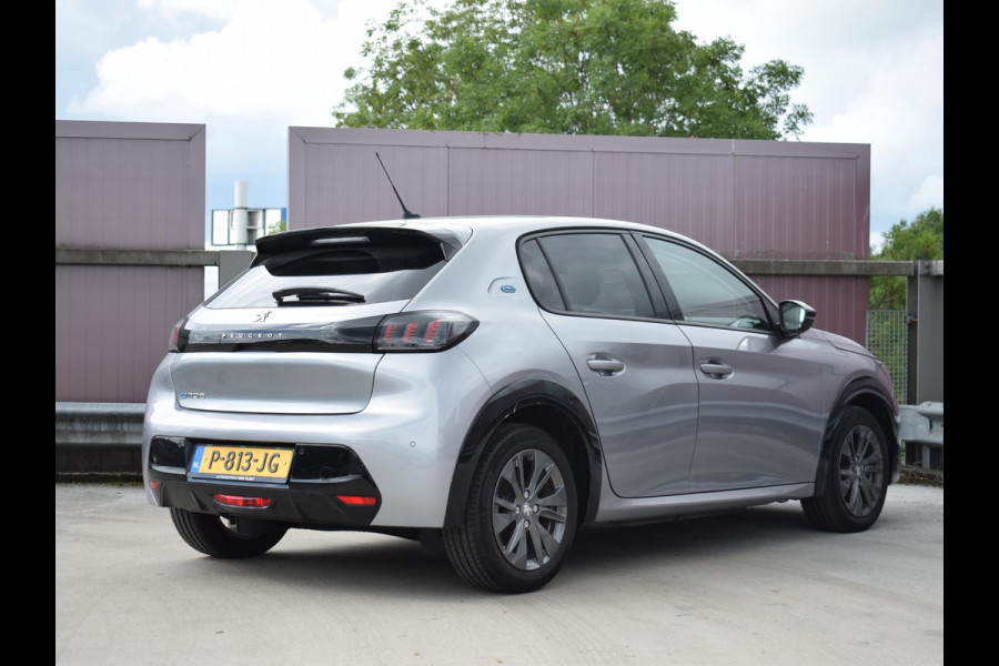 Peugeot e-208 EV Allure 50 kWh 3 FASE | CARPLAY | PARKEERSENSOREN | E.C.C. |