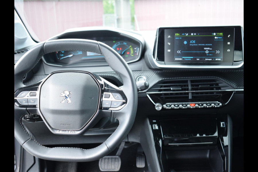 Peugeot e-208 EV Allure 50 kWh 3 FASE | CARPLAY | PARKEERSENSOREN | E.C.C. |