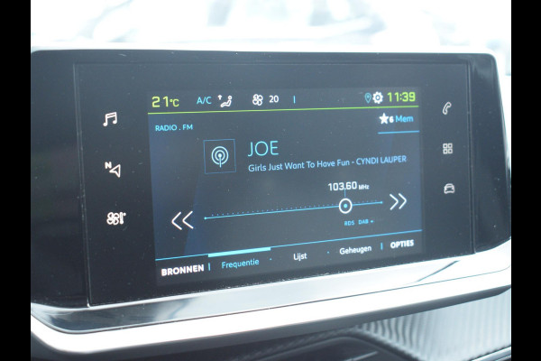 Peugeot e-208 EV Allure 50 kWh 3 FASE | CARPLAY | PARKEERSENSOREN | E.C.C. |