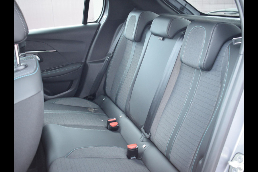 Peugeot e-208 EV Allure 50 kWh 3 FASE | CARPLAY | PARKEERSENSOREN | E.C.C. |