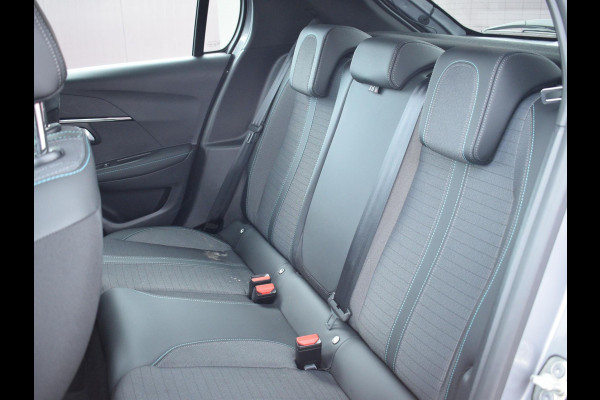 Peugeot e-208 EV Allure 50 kWh 3 FASE | CARPLAY | PARKEERSENSOREN | E.C.C. |
