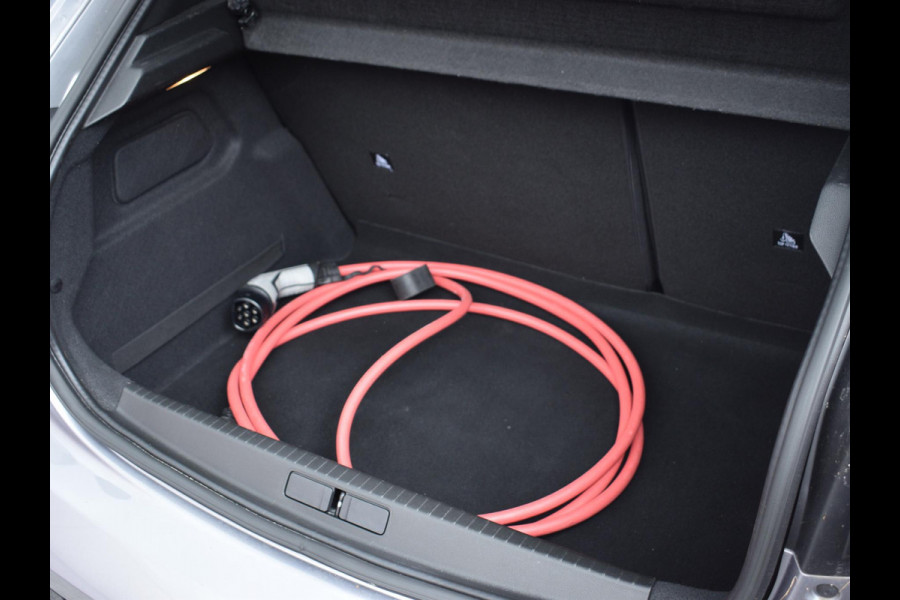 Peugeot e-208 EV Allure 50 kWh 3 FASE | CARPLAY | PARKEERSENSOREN | E.C.C. |