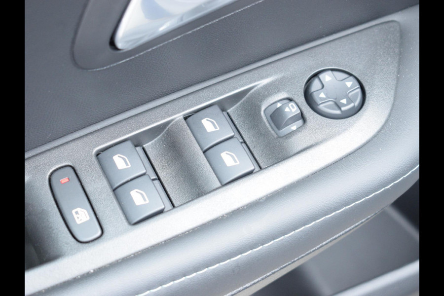 Peugeot e-208 EV Allure 50 kWh 3 FASE | CARPLAY | PARKEERSENSOREN | E.C.C. |