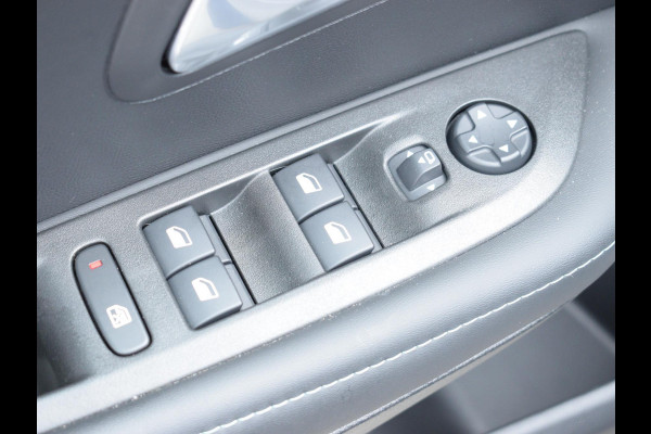 Peugeot e-208 EV Allure 50 kWh 3 FASE | CARPLAY | PARKEERSENSOREN | E.C.C. |