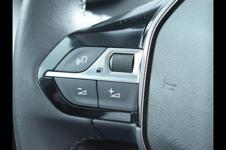 Peugeot e-208 EV Allure 50 kWh 3 FASE | CARPLAY | PARKEERSENSOREN | E.C.C. |