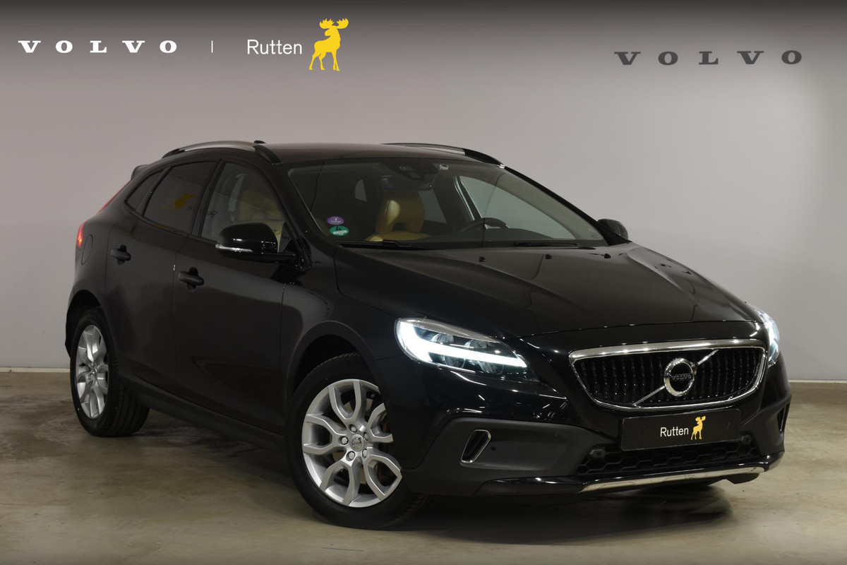 Volvo V40 Cross Country T3 152PK Polar+ Luxury / Navigatie / DAB Radio / Camera / Parkeersensoren / Cruise Control / Stoelverwarming / LM Velgen / Volvo V40 Cross Country T3 152PK Polar+ Luxury / Navigatie / DAB Radio / Camera / Parkeersensoren / Cruise Control / Stoelverwarming / LM Velgen /