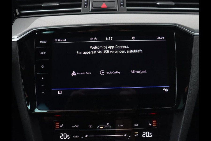 Volkswagen Passat 1.4 TSI PHEV GTE | Panoramadak | Leder | Trekhaak | Stoelverwarming | Camera | Marix LED | Massage | Virtual Cockpit | Carplay | Navigatie | Memory | Adaptive cruise