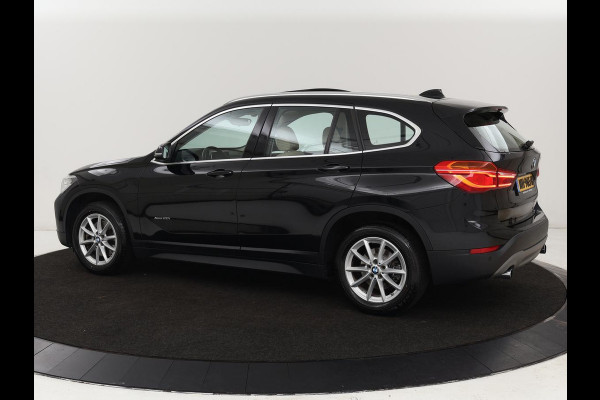 BMW X1 xDrive20i High Executive | Panoramadak | Leder | Stoel & stuurverwarming | Trekhaak | Park Assist | DAB | Navigatie | Full LED | Sportstoelen