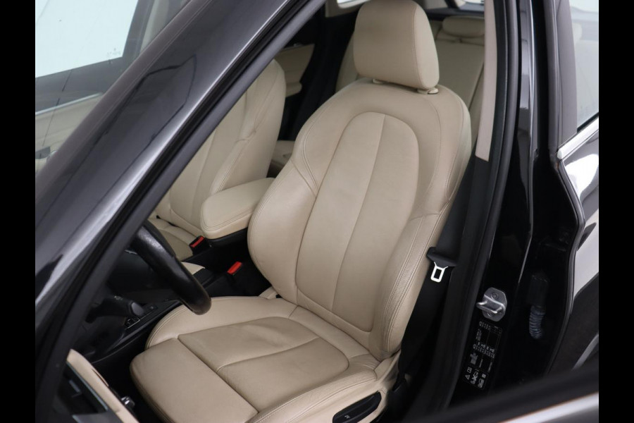BMW X1 xDrive20i High Executive | Panoramadak | Leder | Stoel & stuurverwarming | Trekhaak | Park Assist | DAB | Navigatie | Full LED | Sportstoelen