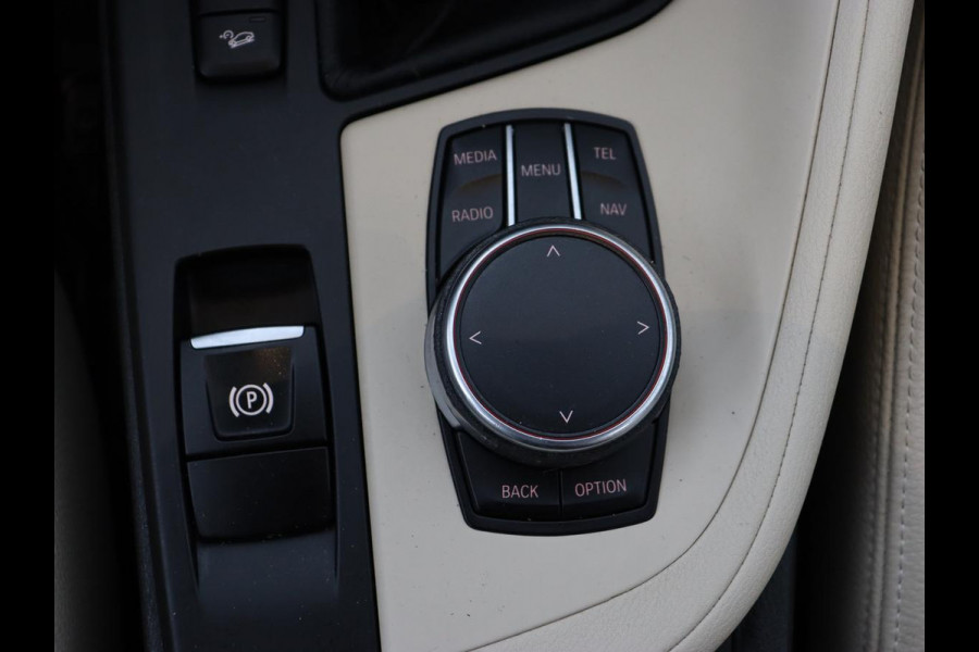 BMW X1 xDrive20i High Executive | Panoramadak | Leder | Stoel & stuurverwarming | Trekhaak | Park Assist | DAB | Navigatie | Full LED | Sportstoelen