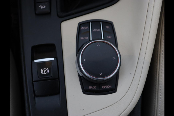 BMW X1 xDrive20i High Executive | Panoramadak | Leder | Stoel & stuurverwarming | Trekhaak | Park Assist | DAB | Navigatie | Full LED | Sportstoelen