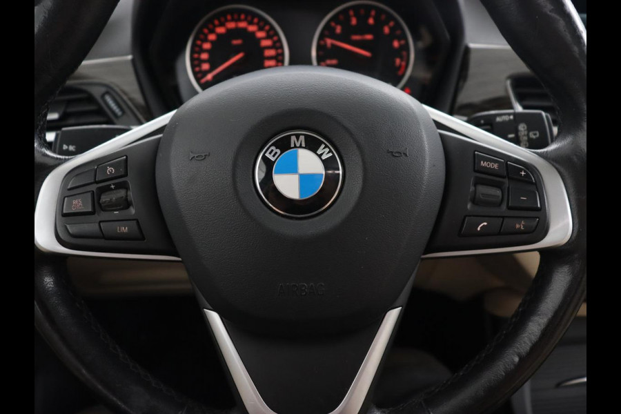 BMW X1 xDrive20i High Executive | Panoramadak | Leder | Stoel & stuurverwarming | Trekhaak | Park Assist | DAB | Navigatie | Full LED | Sportstoelen