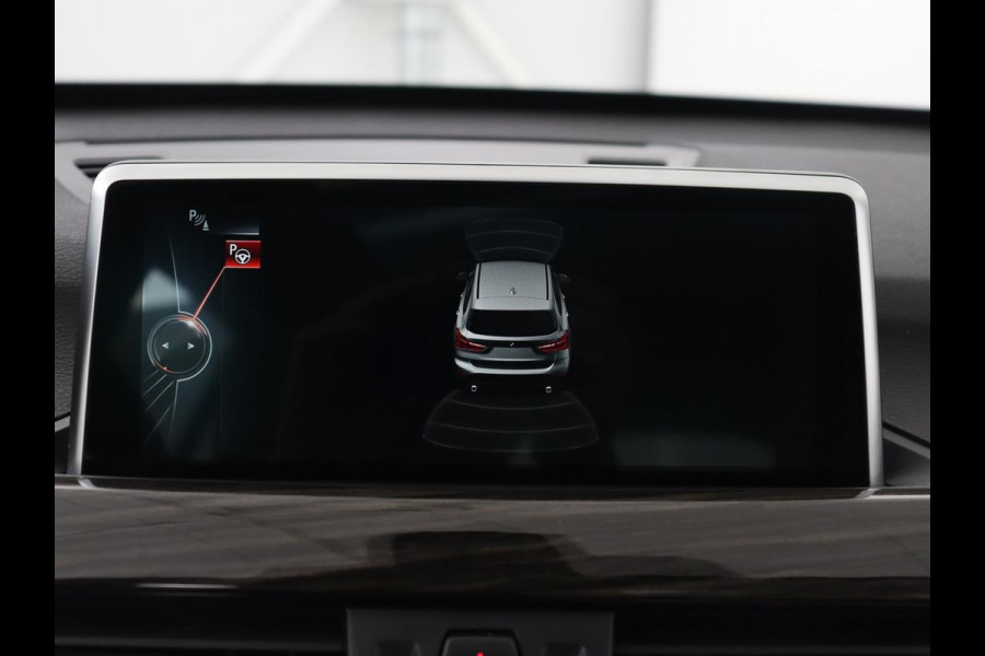 BMW X1 xDrive20i High Executive | Panoramadak | Leder | Stoel & stuurverwarming | Trekhaak | Park Assist | DAB | Navigatie | Full LED | Sportstoelen