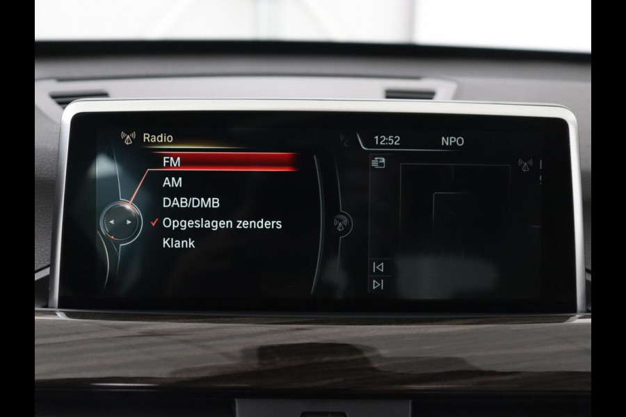 BMW X1 xDrive20i High Executive | Panoramadak | Leder | Stoel & stuurverwarming | Trekhaak | Park Assist | DAB | Navigatie | Full LED | Sportstoelen