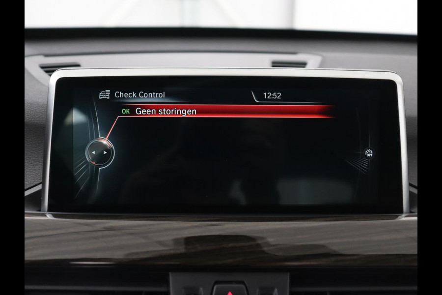 BMW X1 xDrive20i High Executive | Panoramadak | Leder | Stoel & stuurverwarming | Trekhaak | Park Assist | DAB | Navigatie | Full LED | Sportstoelen