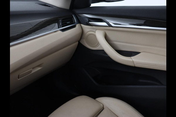 BMW X1 xDrive20i High Executive | Panoramadak | Leder | Stoel & stuurverwarming | Trekhaak | Park Assist | DAB | Navigatie | Full LED | Sportstoelen