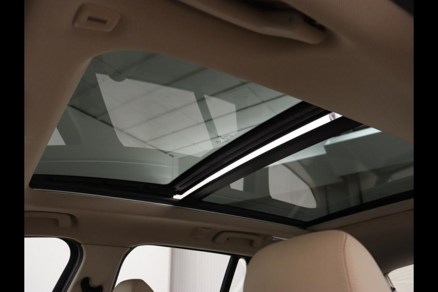 BMW X1 xDrive20i High Executive | Panoramadak | Leder | Stoel & stuurverwarming | Trekhaak | Park Assist | DAB | Navigatie | Full LED | Sportstoelen