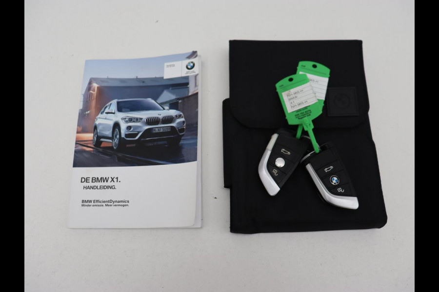 BMW X1 xDrive20i High Executive | Panoramadak | Leder | Stoel & stuurverwarming | Trekhaak | Park Assist | DAB | Navigatie | Full LED | Sportstoelen