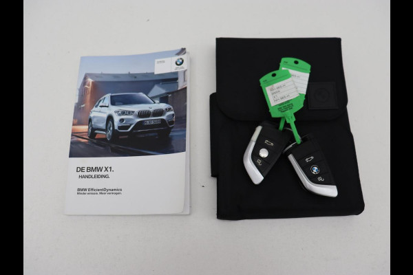 BMW X1 xDrive20i High Executive | Panoramadak | Leder | Stoel & stuurverwarming | Trekhaak | Park Assist | DAB | Navigatie | Full LED | Sportstoelen