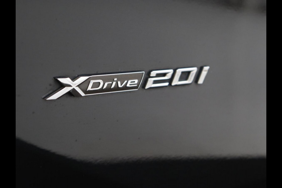 BMW X1 xDrive20i High Executive | Panoramadak | Leder | Stoel & stuurverwarming | Trekhaak | Park Assist | DAB | Navigatie | Full LED | Sportstoelen