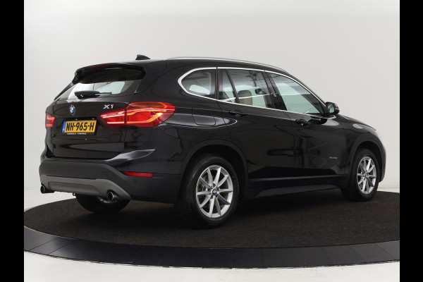 BMW X1 xDrive20i High Executive | Panoramadak | Leder | Stoel & stuurverwarming | Trekhaak | Park Assist | DAB | Navigatie | Full LED | Sportstoelen