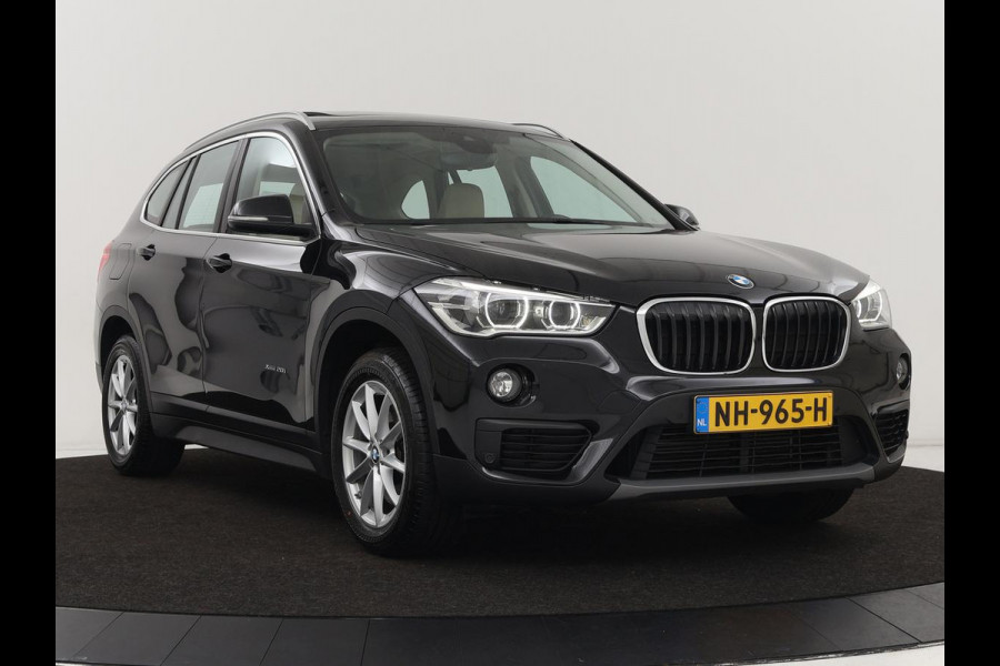 BMW X1 xDrive20i High Executive | Panoramadak | Leder | Stoel & stuurverwarming | Trekhaak | Park Assist | DAB | Navigatie | Full LED | Sportstoelen