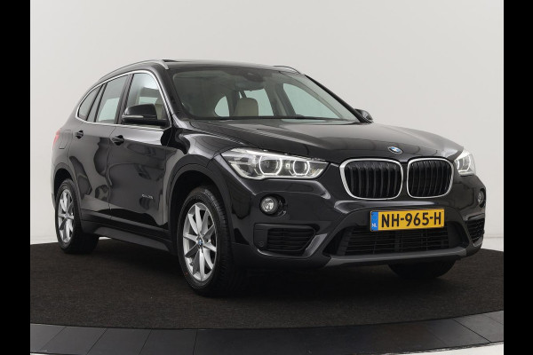 BMW X1 xDrive20i High Executive | Panoramadak | Leder | Stoel & stuurverwarming | Trekhaak | Park Assist | DAB | Navigatie | Full LED | Sportstoelen